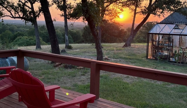 Hilltop Cottage Sunset Views at The Farm on a Hill