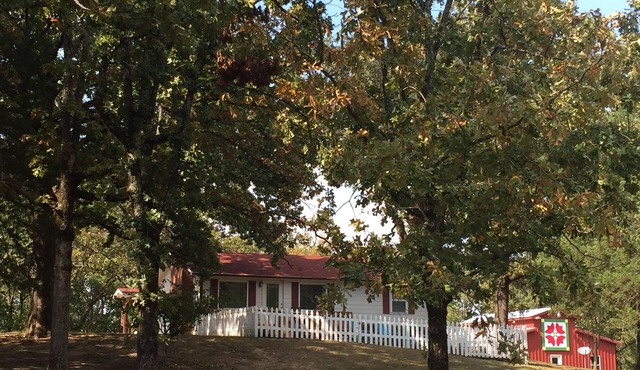 Hilltop Cottage with room to roam on 20 acres. NO CLEANING FEE