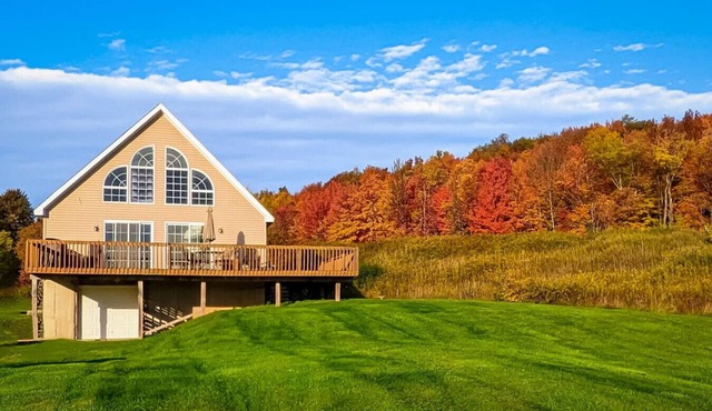 Hilltop Country Home with Panoramic Views – Peaceful and Private Retreat