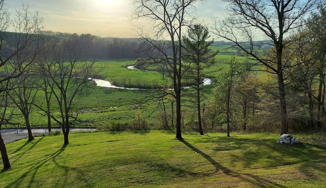 Hilltop Creek View Home- 10 min from Galax. Solo Travelers Cpls, & Sm. Families.