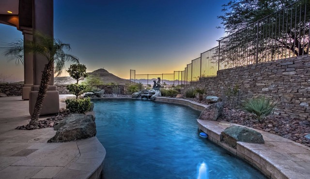 Hilltop Dreamhouse: Your Luxurious Picture-Perfect Getaway