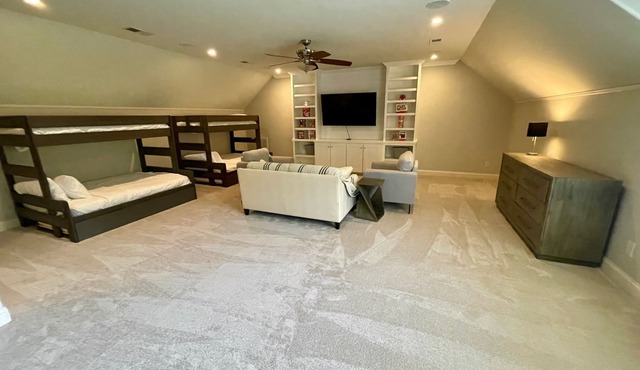 Hilltop Estate with pool and sand volleyball court in charming Thompsons Station