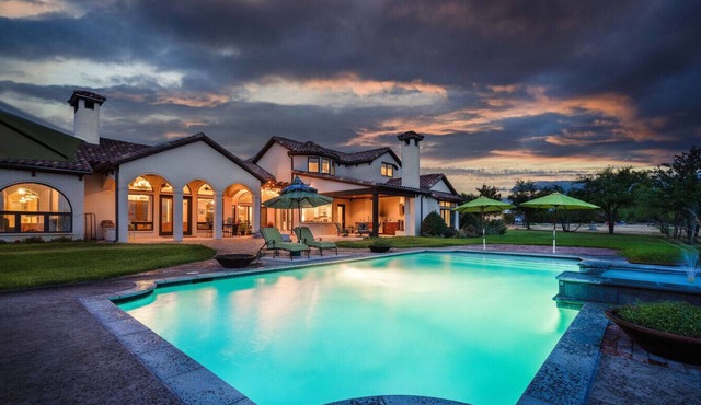 Hilltop Estate in Aledo with Pool, Hot Tub, Outdoor Kitchen & 100-Acre Views