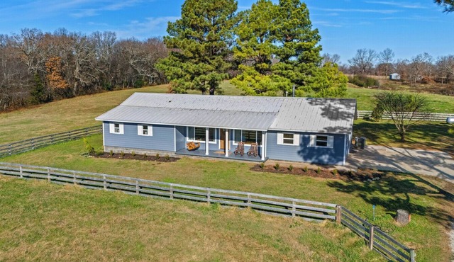Hilltop Farmhouse with Country Views Near the Grand at Willow Springs