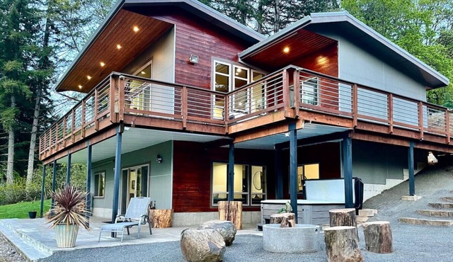 Hilltop Gated Wine Retreat | Views + Hot Tub Bliss