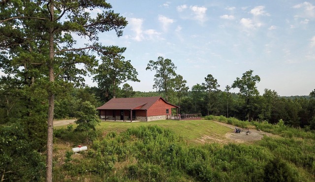 Hilltop Getaway: Luxury Hilltop Cabin on 3 acres - Kayaks, Campfire, Stargazing!