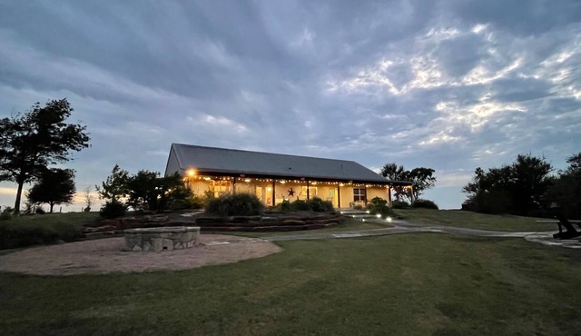 Hilltop Getaway with Awesome Views