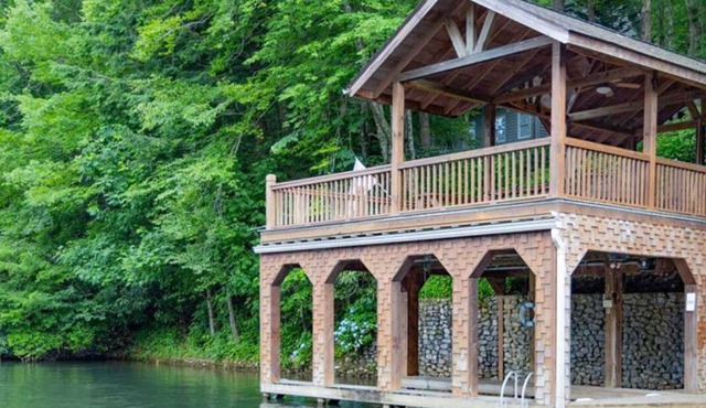 Hilltop Harbour - A Quiet Lake Burton Getaway! 10% OFF STAYS OF 7 DAYS OR MORE!