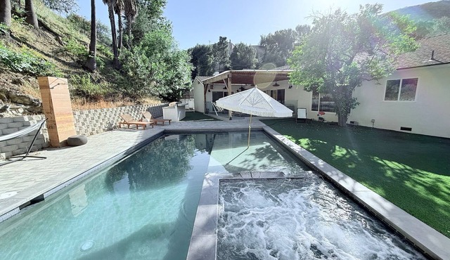 Hilltop Haven 4 BDs + Bonus Studio w Pool & Jacuzzi in Woodland Hills