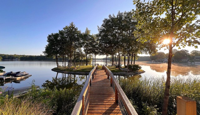 Hilltop Haven 5BR Lakefront Oasis – Private Island, Hot Tub, Kayaks & Pool Table