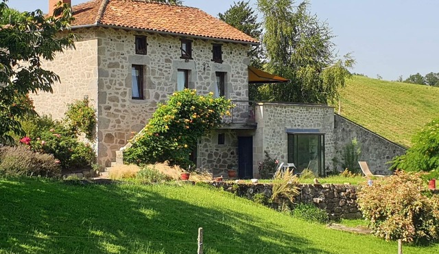 Hilltop Haven in Parlan