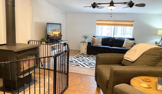 Hilltop Haven | Kid-friendly~New Deck~Nearby Lakes