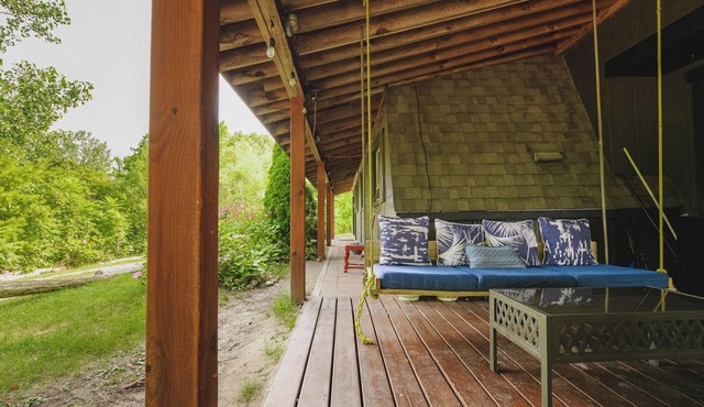 Hilltop Haven - Lake Huron Cottage!