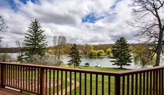 Hilltop Haven: Large/Private Home, Baldwin Lake (Union, MI) w/ INCLUDED Pontoon