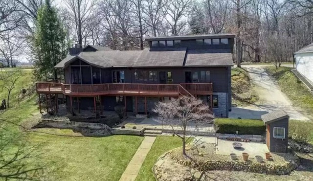 Hilltop Haven on Baldwin Lake (Union, MI) w/PONTOON