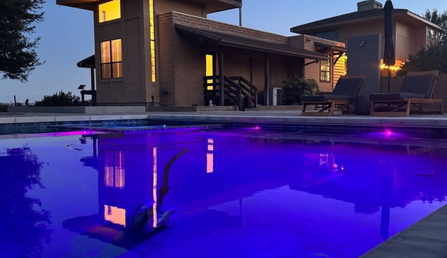 Hilltop Haven: Panoramic Views & Endless Adventure