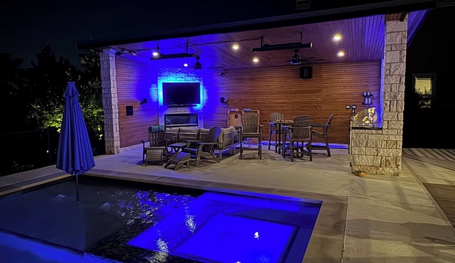Hilltop Haven Retreat in Texas Hill Country. Kid/Pet friendly. Pool & Firepit