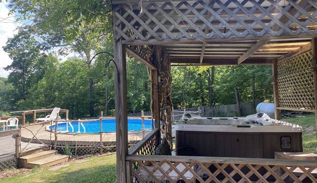 Hilltop Hideaway Bed and Breakfast Read the Description