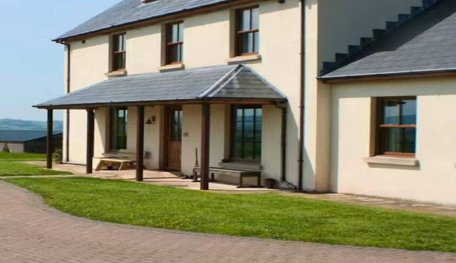 Hilltop Hideaway for All Ages in Monmouth