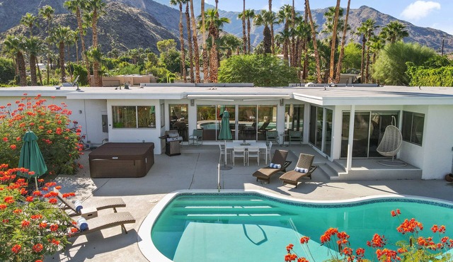 Hilltop Hideaway - Hillside mid-century modern vacation home