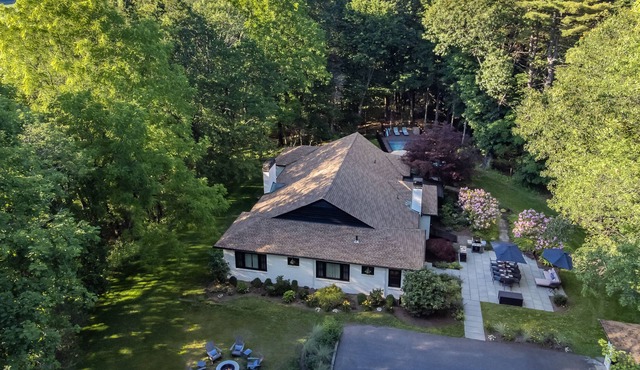 Hilltop Hideaway w/pool & EV Charger in a private wooded setting