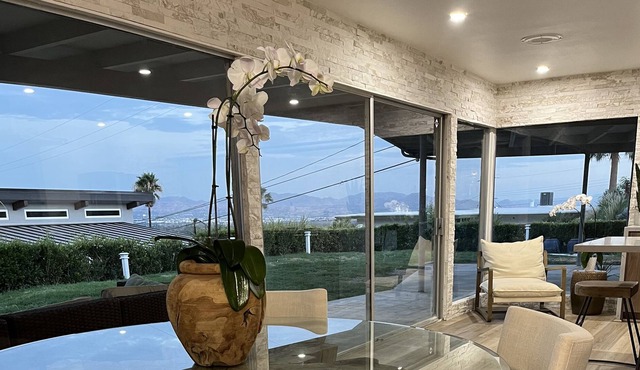 Hilltop home w/ city and Mountain Views