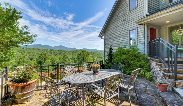 Hilltop Home w/Panoramic Forest & Mountain Views!