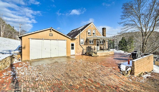 Hilltop Home with Grill, In Wayne Natl Forest