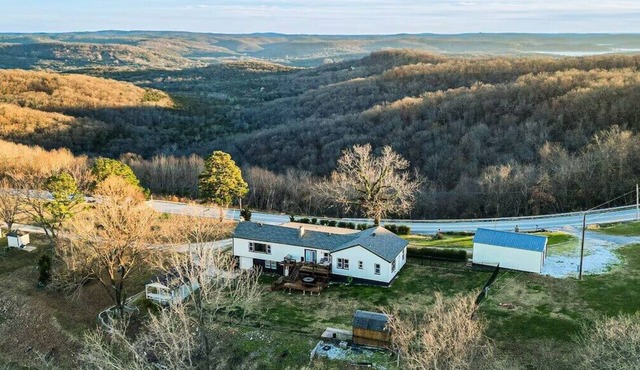 Hilltop House at Busch Mt- Stunning Views!