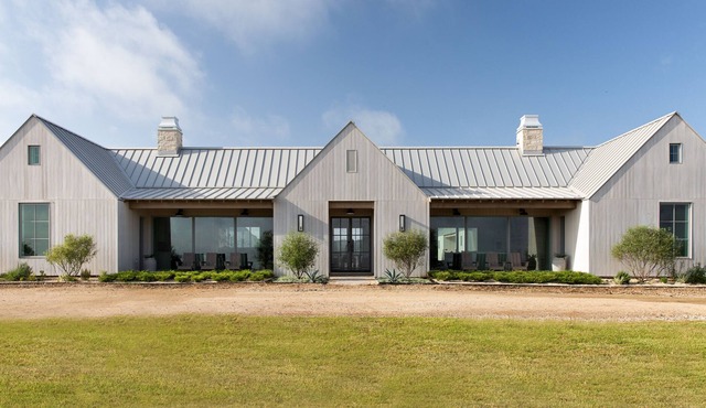 Hilltop House - Central to Round Top, Brenham, Bellville, and Chappell Hill.