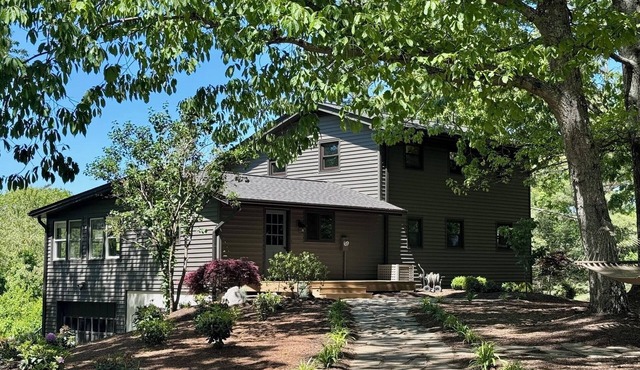 Hilltop House on 20 Acres 20 Minutes from Virginia Tech