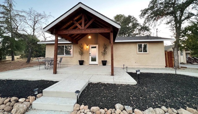 Hilltop House Penryn Rural vibe with a central location