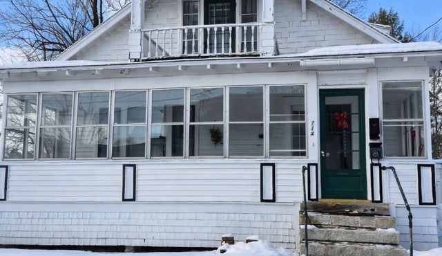 Hilltop in Rumford, Spacious and Spotless.nPet friendly