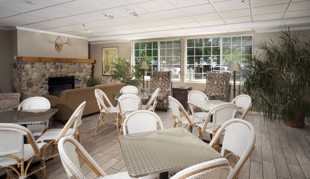 Hilltop Inn by Riversage