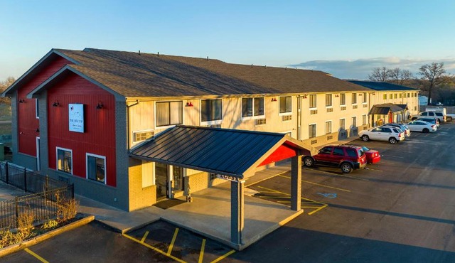 Hilltop Inn & Suites