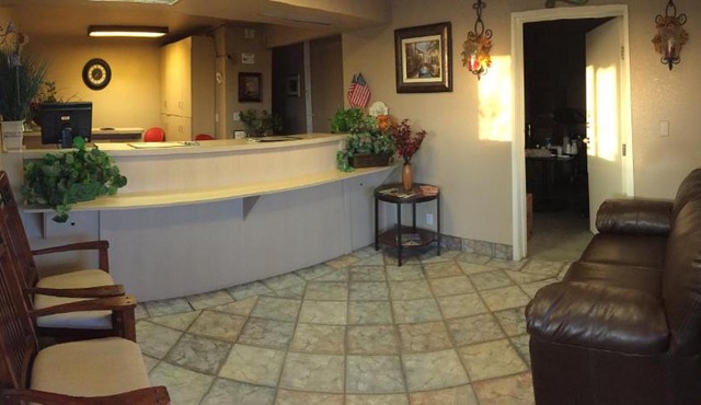 Hilltop Inn & Suites