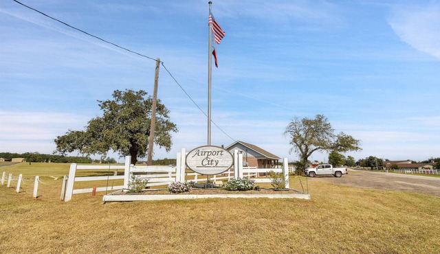 Hilltop Lake Magnolia 2