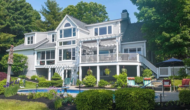 Hilltop Lakeview Haven – Stunning Saratoga Lake Views, Pool & Patio