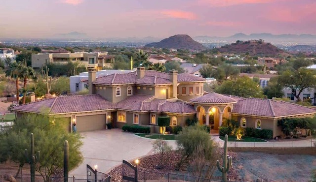 Hilltop Luxury Retreat| Pool, 360° Views Sleeps 18