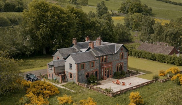 Hilltop Manor - Nine Bedroom Villa, Sleeps 18