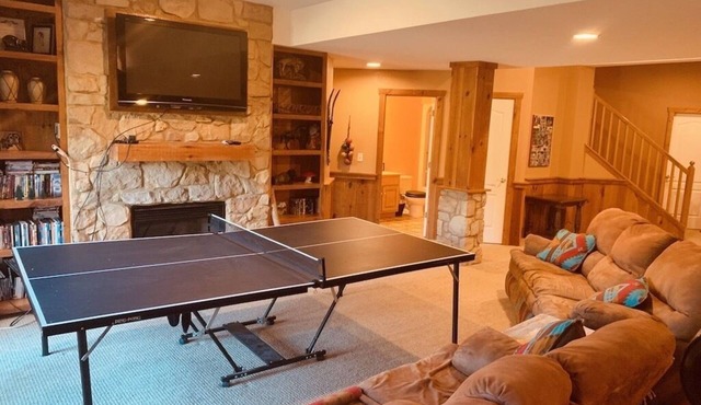 Hilltop Mansion Apartment near LVC and Hersheypark!