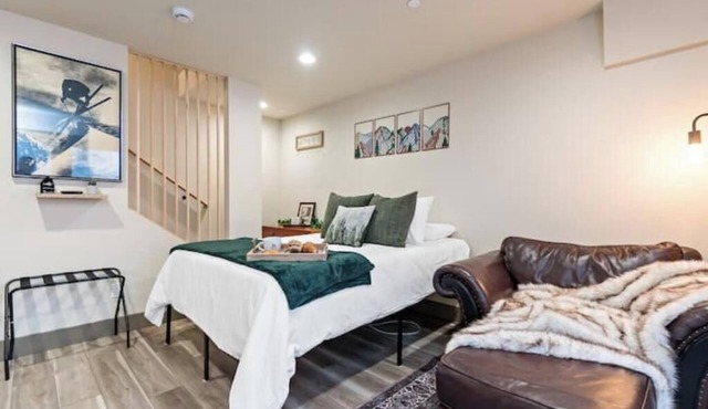 Hilltop Modern Studio