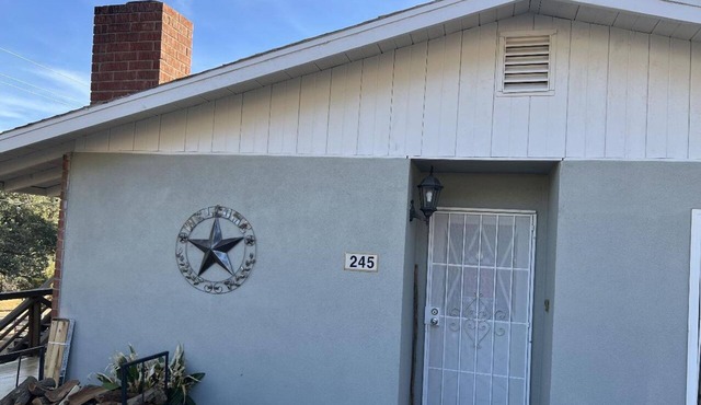 Hilltop O & A minutes to Alta Sierra and to Kernville. Remodeled Mountain home!