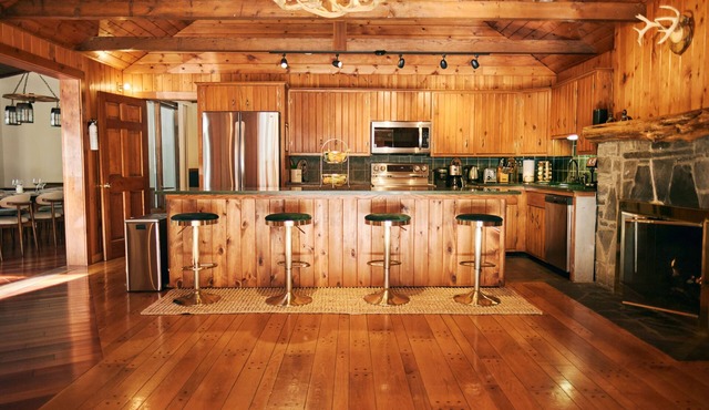 Hilltop Oasis - Cozy, Spacious Winter Retreat In Kingston