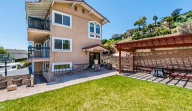 Hilltop Oasis Near Palos Verdes