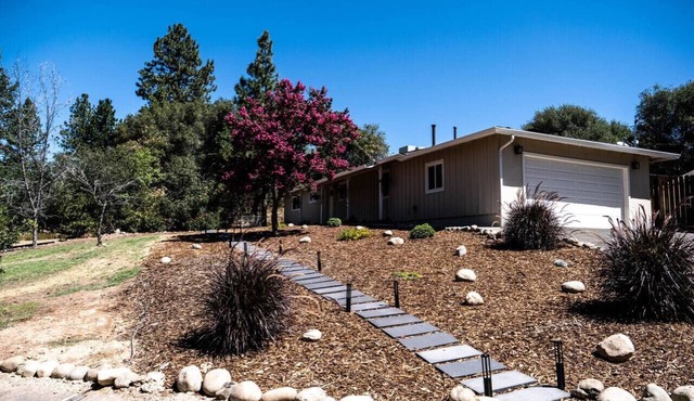 🏔️ Hilltop Paradise with Pool & Hot Tub | 4BR Near Apple Hill
