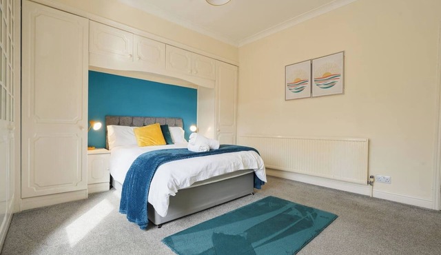 Hilltop Place Suites M1 J31 near Peak District