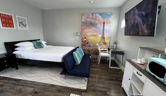 Hilltop Private Suite & Balcony