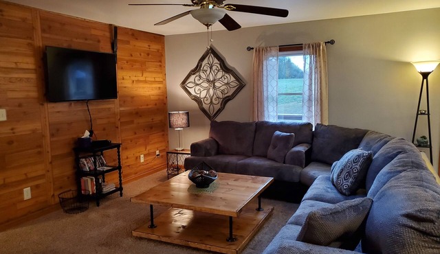 Hilltop Retreat, a modernly-rustic getaway!