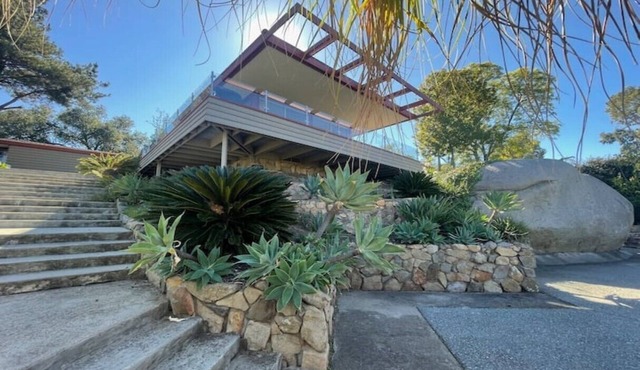 Hilltop Retreat - MAIN HOUSE, 40-acres, Open Views